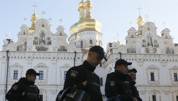 Сотрудники правоохранительных органов Украины у Киево-Печерской Лавры. 14 октября 2018 Сотрудники правоохранительных органов Украины у Киево-Печерской Лавры. 14 октября 2018