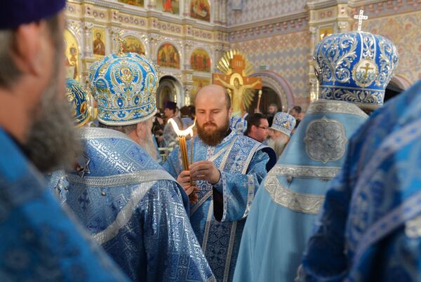Священнослужители во время освящения Минского храма-памятника во имя Всех святых и в память о жертвах, спасению Отечества нашего послуживших (Всехсвятской церкви) Священнослужители во время освящения Минского храма-памятника во имя Всех святых и в память о жертвах, спасению Отечества нашего послуживших (Всехсвятской церкви)
