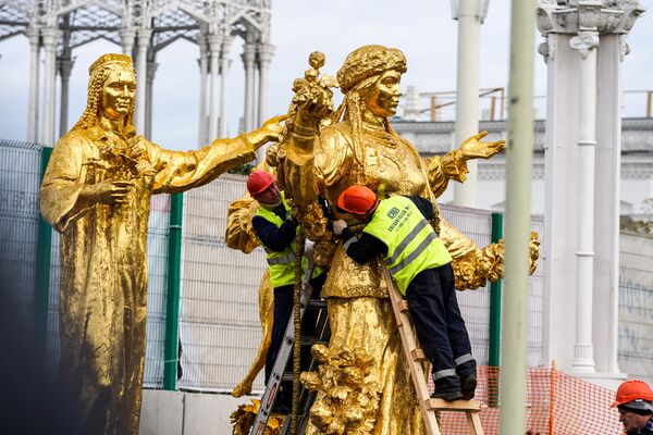 Демонтаж фонтана Дружба народов на ВДНХ Демонтаж фонтана Дружба народов на ВДНХ