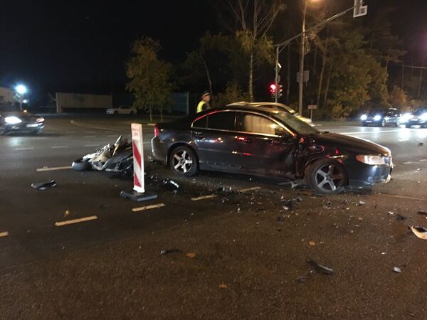 Место ДТП на Рублево-Успенском шоссе в Москве, в котором погибла блогер Ольга Петров. 13 октября 2018 Место ДТП на Рублево-Успенском шоссе в Москве, в котором погибла блогер Ольга Петров. 13 октября 2018