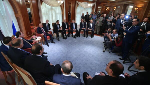 Президент РФ Владимир Путин и президент Арабской Республики Египет Абдель Фаттах ас-Сиси во время встречи. 17 октября 2018 Президент РФ Владимир Путин и президент Арабской Республики Египет Абдель Фаттах ас-Сиси во время встречи. 17 октября 2018