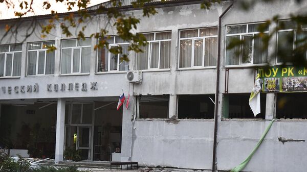 Здание Политехнического колледжа в Керчи после нападения Здание Политехнического колледжа в Керчи после нападения