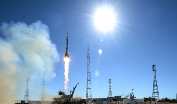 Старт ракеты-носителя Союз-ФГ с пилотируемым кораблем Союз МС-10 Старт ракеты-носителя Союз-ФГ с пилотируемым кораблем Союз МС-10