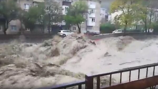 Последствия ливня в Туапсе. Стоп-кадр видео очевидца Последствия ливня в Туапсе. Стоп-кадр видео очевидца