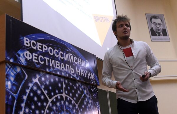 Менеджер МИА Россия Сегодня Владислав Рыженков выступает на Всероссийском фестивале науки Nauka 0+ в Москве Менеджер МИА Россия Сегодня Владислав Рыженков выступает на Всероссийском фестивале науки Nauka 0+ в Москве
