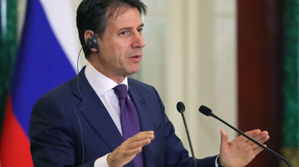 Премьер-министр Италии Джузеппе Конте во время совместной с президентом РФ Владимиром Путиным пресс-конференции по итогам встречи. 24 октября 2018 Премьер-министр Италии Джузеппе Конте во время совместной с президентом РФ Владимиром Путиным пресс-конференции по итогам встречи. 24 октября 2018