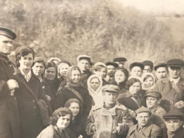 Кадр с восстановленной фотопленки 1941 года Кадр с восстановленной фотопленки 1941 года