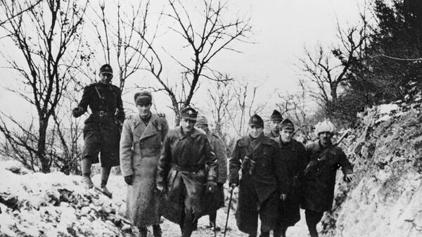 Советские и румынские офицеры во время боев за освобождение Чехословакии Советские и румынские офицеры во время боев за освобождение Чехословакии