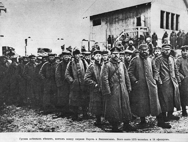 Группа пленных немцев, всего взято в плен 1275 человек. Операция в районе озер Нарочь - Вишневское, март 1916 года Группа пленных немцев, всего взято в плен 1275 человек. Операция в районе озер Нарочь - Вишневское, март 1916 года