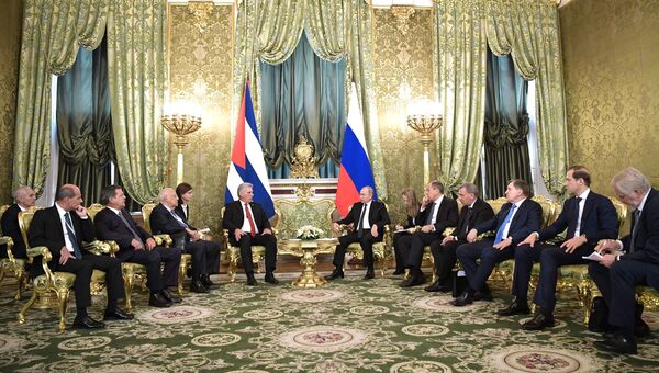 Президент РФ Владимир Путин и председатель Госсовета Кубы Мигель Диас-Канель Бермудес во время встречи. 2 ноября 2018 Президент РФ Владимир Путин и председатель Госсовета Кубы Мигель Диас-Канель Бермудес во время встречи. 2 ноября 2018