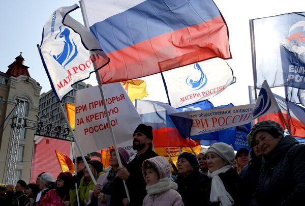 Участники митинга-концерта, посвященного Дню народного единства на Корабельной набережной во Владивостоке. 4 ноября 2018 Участники митинга-концерта, посвященного Дню народного единства на Корабельной набережной во Владивостоке. 4 ноября 2018