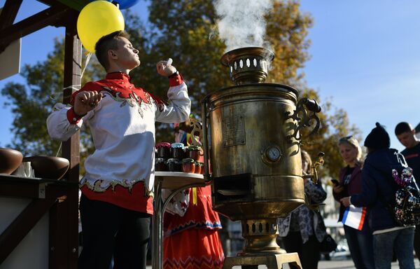 Празднование Дня народного единства на центральной площади в Симферополе Празднование Дня народного единства на центральной площади в Симферополе