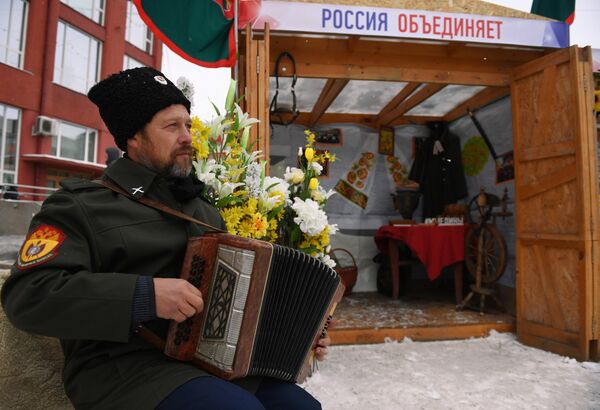 Фестиваль национальных культур в честь Дня народного единства на площади Ленина в Новосибирске Фестиваль национальных культур в честь Дня народного единства на площади Ленина в Новосибирске