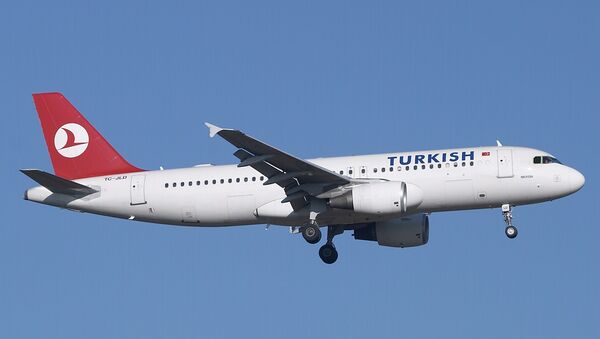 Самолет Airbus A320 авиакомпании Turkish airlines Самолет Airbus A320 авиакомпании Turkish airlines