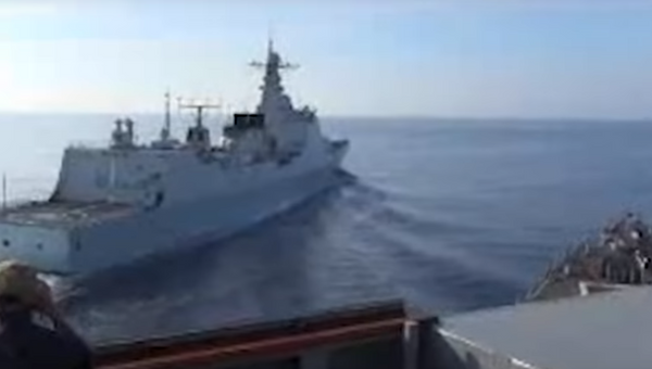 Опубликовано видео опасного сближения военных кораблей США и Китая. Скриншот Опубликовано видео опасного сближения военных кораблей США и Китая. Скриншот
