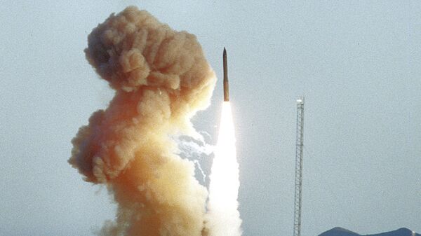 Запуск американской баллистической межконтинентальной ракеты Minuteman III Запуск американской баллистической межконтинентальной ракеты Minuteman III