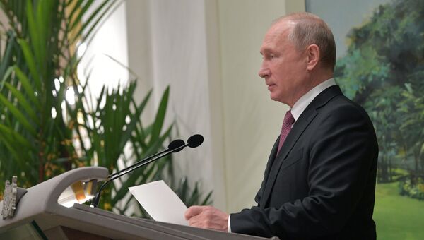 Владимир Путин во время государственного обеда от имени президента республики Сингапур в честь президента РФ. 13 ноября 2018 Владимир Путин во время государственного обеда от имени президента республики Сингапур в честь президента РФ. 13 ноября 2018