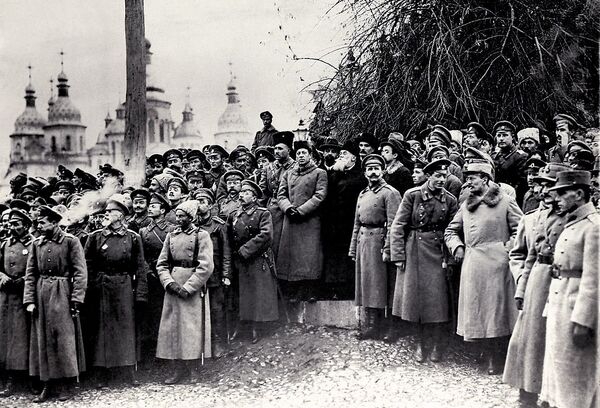 Симон Петлюра во время провозглашения УНР в Киеве. 1917 год Симон Петлюра во время провозглашения УНР в Киеве. 1917 год