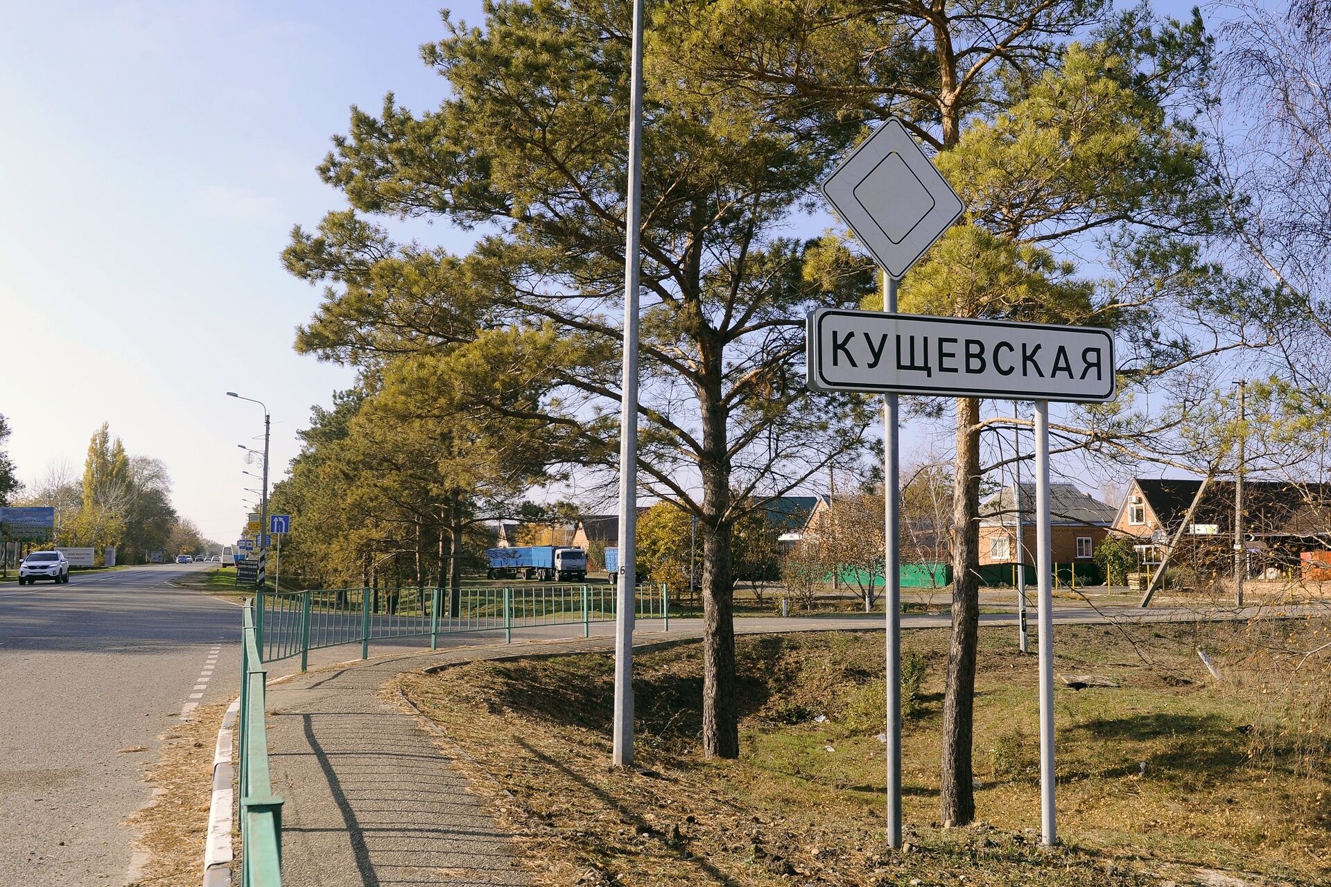 Дорожный указатель при въезде в станицу Кущевская Краснодарского края Дорожный указатель при въезде в станицу Кущевская Краснодарского края - РИА Новости, 1920, 03.11.2020