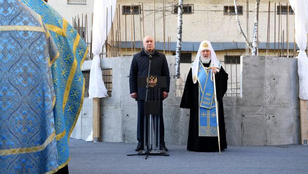 Патриарх Московский и всея Руси Кирилл и директор ФСИН России Геннадий Корниенко во время церемонии закладки камня в основание тюремного храма в честь иконы Божией Матери и Всех скорбящих Радость в СИЗО №1 Матросская тишина в Москве. 16 ноября 2018 Патриарх Московский и всея Руси Кирилл и директор ФСИН России Геннадий Корниенко во время церемонии закладки камня в основание тюремного храма в честь иконы Божией Матери и Всех скорбящих Радость в СИЗО №1 Матросская тишина в Москве. 16 ноября 2018