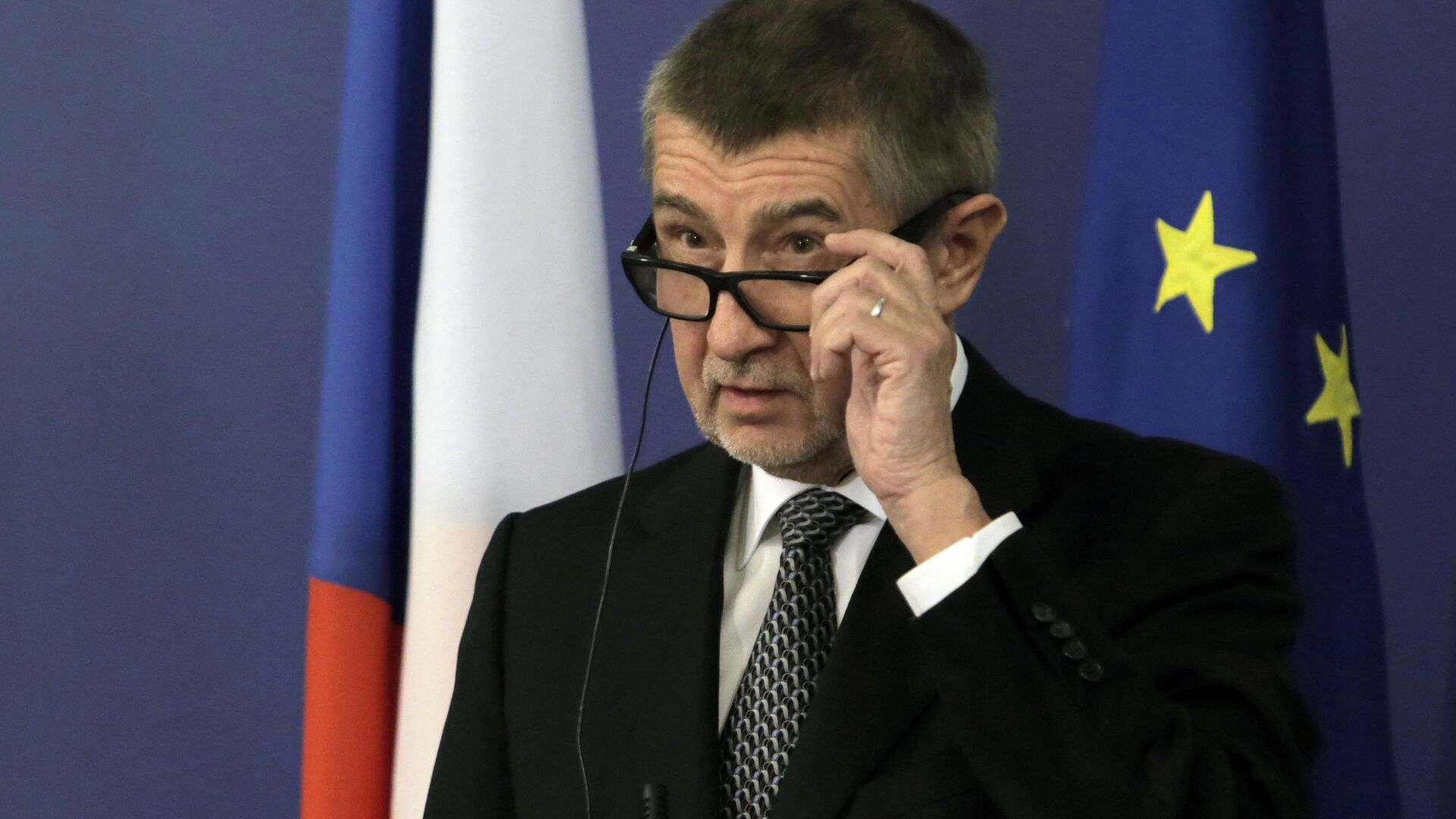 Лавров заявил о переходе Чехии на "русофобские рельсы"