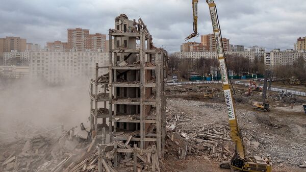 Снос недостроенного здания больницы на Клинской улице в Москве. 21 ноября 2018 Снос недостроенного здания больницы на Клинской улице в Москве. 21 ноября 2018