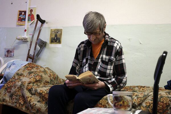 Пожилые люди отвечают на письма редко: большинство из них уверено, что писать им не о чем, ведь в их жизни ничего не происходит Пожилые люди отвечают на письма редко: большинство из них уверено, что писать им не о чем, ведь в их жизни ничего не происходит