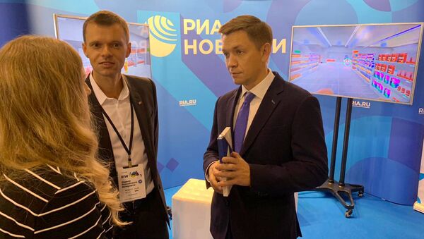 Глава Минкомсвязи Константин Носков ознакомился с социальным VR-проектом РИА Новости Механика аутизма на Неделе российского интернета RIW-2018 Глава Минкомсвязи Константин Носков ознакомился с социальным VR-проектом РИА Новости Механика аутизма на Неделе российского интернета RIW-2018