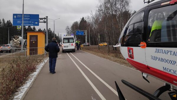 Вертолет Московского авиацентра госпитализировал ребенка после ДТП на Киевском шоссе. 24 ноября 2018 Вертолет Московского авиацентра госпитализировал ребенка после ДТП на Киевском шоссе. 24 ноября 2018