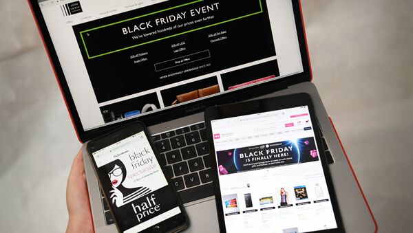 Акция Черная пятница на экранах смартфонов, планшетов и ноутбуков Акция Черная пятница на экранах смартфонов, планшетов и ноутбуков