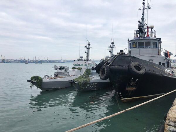 Корабли ВМС Украины, задержанные пограничной службой РФ за нарушение государственной границы России, в порту Керчи Корабли ВМС Украины, задержанные пограничной службой РФ за нарушение государственной границы России, в порту Керчи