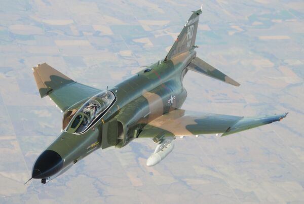 Истребитель F-4 Phantom II Истребитель F-4 Phantom II