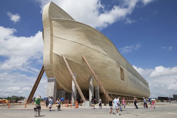 Реконструкция Ноева ковчега в тематическом парке Ark Encounter в Кентукки, США Реконструкция Ноева ковчега в тематическом парке Ark Encounter в Кентукки, США