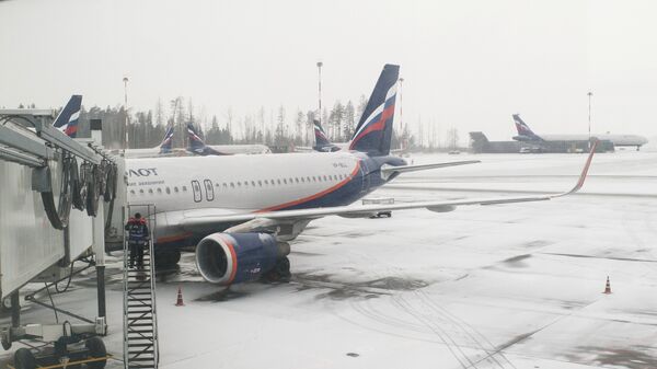 Самолет Airbus A320-214 авиакомпании Аэрофлот в аэропорту Шереметьево Самолет Airbus A320-214 авиакомпании Аэрофлот в аэропорту Шереметьево