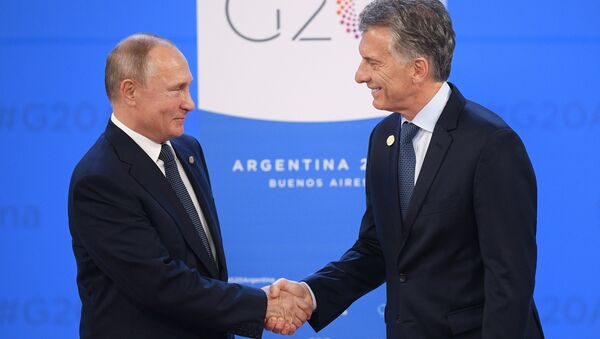 Президент РФ Владимир Путин и президент Аргентины Маурисио Макри во время церемонии встречи глав делегаций государств-участников Группы двадцати. 30 ноября 2018 Президент РФ Владимир Путин и президент Аргентины Маурисио Макри во время церемонии встречи глав делегаций государств-участников Группы двадцати. 30 ноября 2018