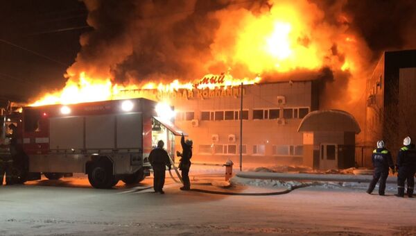 Пожар в здании складского помещения с мебелью в Нижневартовске. 1 декабря 2018 Пожар в здании складского помещения с мебелью в Нижневартовске. 1 декабря 2018