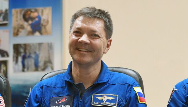 Член основного экипажа МКС-58/59 космонавт Роскосмоса Олег Кононенко на пресс-конференции перед стартом ракеты-носителя Союз-ФГ. 2 ноября 2018 Член основного экипажа МКС-58/59 космонавт Роскосмоса Олег Кононенко на пресс-конференции перед стартом ракеты-носителя Союз-ФГ. 2 ноября 2018