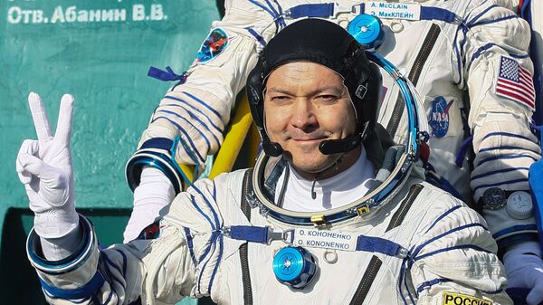 Член основного экипажа МКС-58/59 космонавт Роскосмоса Олег Кононенко перед стартом ракеты-носителя Союз-ФГ. 3 декабря 2018 Член основного экипажа МКС-58/59 космонавт Роскосмоса Олег Кононенко перед стартом ракеты-носителя Союз-ФГ. 3 декабря 2018