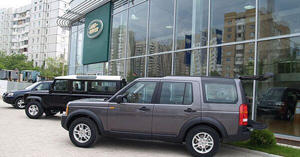 Автомобили Land Rover. Архивное фото Автомобили Land Rover. Архивное фото