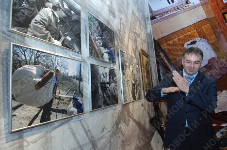 Фотовыставка РИА Новости о войне в Южной Осетии открывается в Москве Фотовыставка РИА Новости о войне в Южной Осетии открывается в Москве