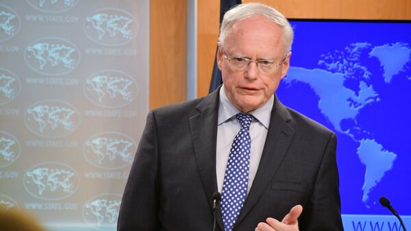 Специальный представитель госсекретаря США по Сирии Джеймс Джеффри во время брифинга Специальный представитель госсекретаря США по Сирии Джеймс Джеффри во время брифинга