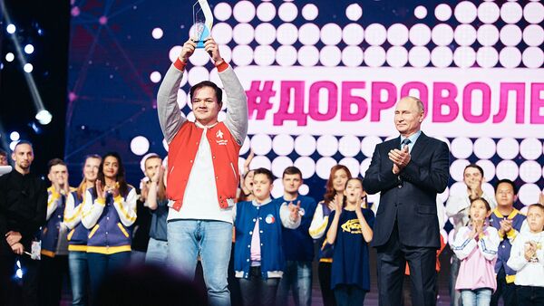 Лучшим добровольцем по итогам года признан волонтер-медик Антон Коротченко Лучшим добровольцем по итогам года признан волонтер-медик Антон Коротченко