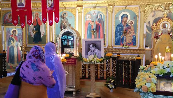 Портрет короля Рамы IX в православном храме в Бангкоке. Архивное фото Портрет короля Рамы IX в православном храме в Бангкоке. Архивное фото