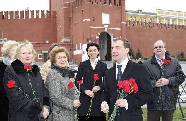 Дмитрий Медведев Дмитрий Медведев