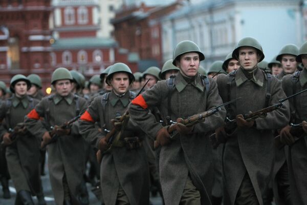 Генеральная репетиция парада, посвященного историческому параду 7 ноября 1941 года Генеральная репетиция парада, посвященного историческому параду 7 ноября 1941 года
