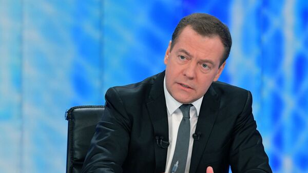Дмитрий Медведев во время интервью журналистам пяти российских телеканалов по итогам работы правительства РФ в текущем году. 6 декабря 2018 Дмитрий Медведев во время интервью журналистам пяти российских телеканалов по итогам работы правительства РФ в текущем году. 6 декабря 2018