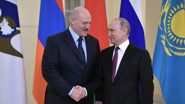 Владимир Путин и президент Белоруссии Александр Лукашенко перед заседанием Высшего Евразийского экономического совета. 6 декабря 2018 Владимир Путин и президент Белоруссии Александр Лукашенко перед заседанием Высшего Евразийского экономического совета. 6 декабря 2018