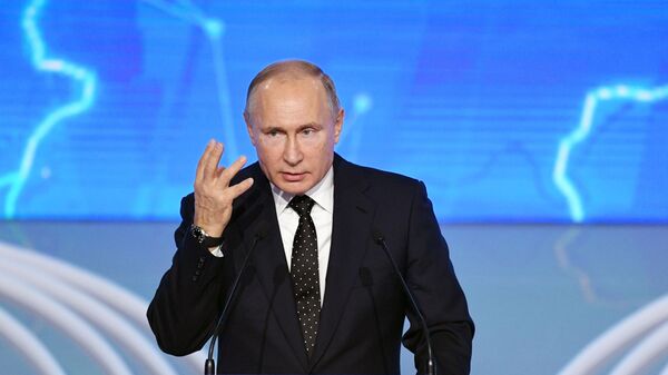 Президент РФ Владимир Путин на XVIII съезде Всероссийской политической партии Единая Россия. 8 декабря 2018 Президент РФ Владимир Путин на XVIII съезде Всероссийской политической партии Единая Россия. 8 декабря 2018