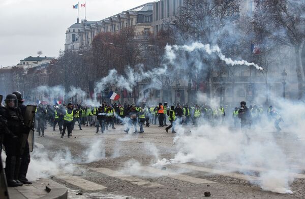 Акция протеста автомобилистов в Париже Акция протеста автомобилистов в Париже