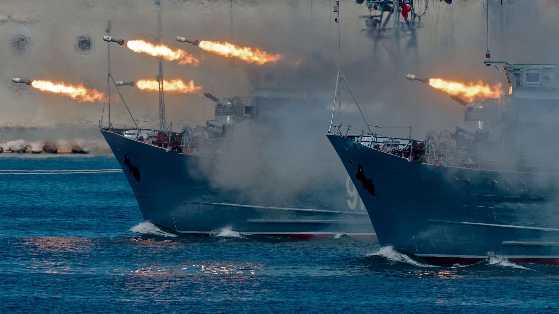 Морские тральщики Ковровец и Иван Голубец на праздновании Дня Военно-Морского Флота в Севастополе Морские тральщики Ковровец и Иван Голубец на праздновании Дня Военно-Морского Флота в Севастополе - РИА Новости, 1920, 19.01.2021